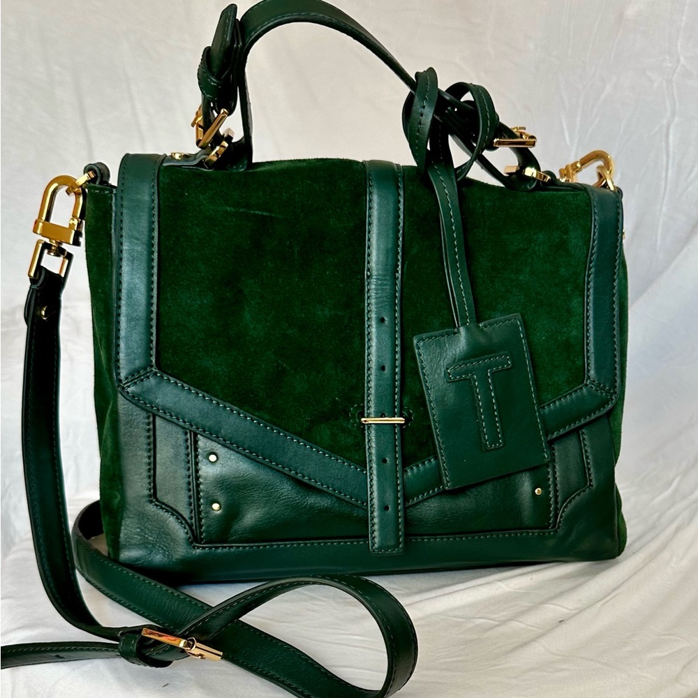 Treat yourself to this Tory Burch green cross body bag; mint cond, never used